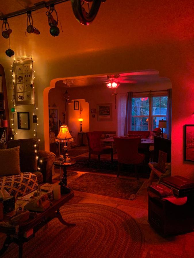 Mystic Portal 420 Guesthouse Колорадо-Спрингс Экстерьер фото